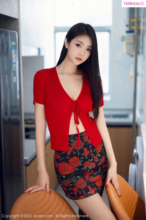 可乐Vicky  [XiuRen]高清写真图 2023.08.18 No.7249 可乐Vicky 短裙美腿第27张图片
